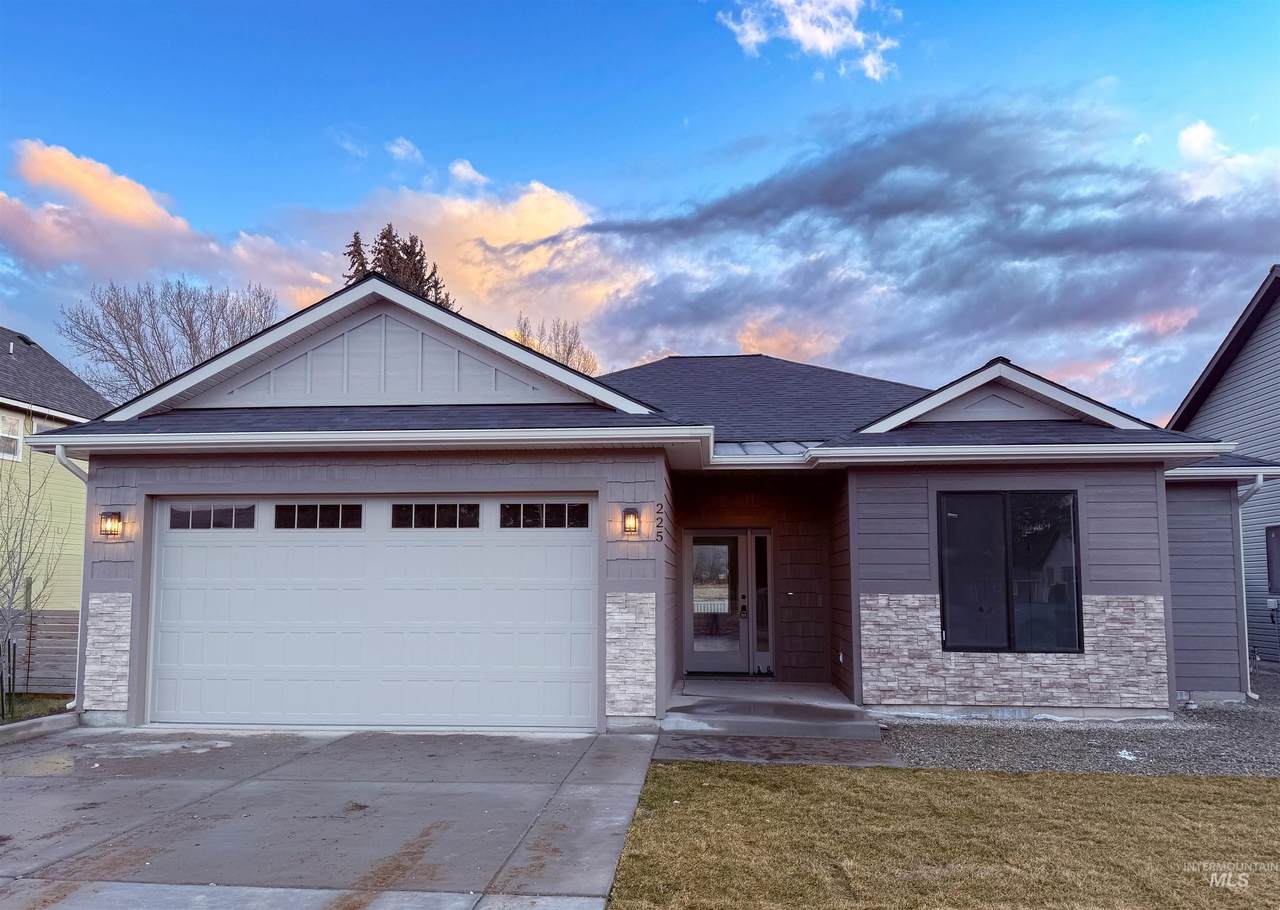 225 Whitman St - Photo 1