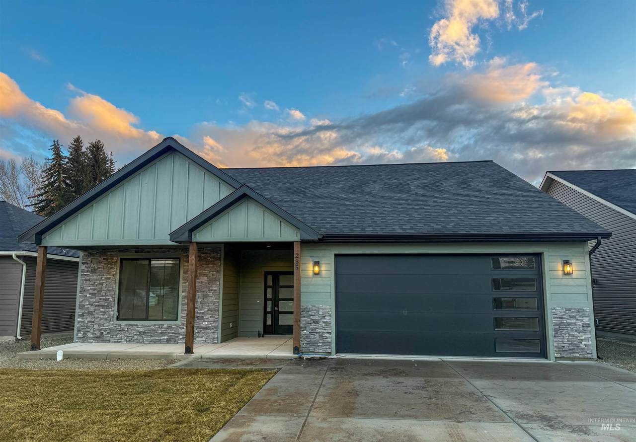 235 Whitman St - Photo 1