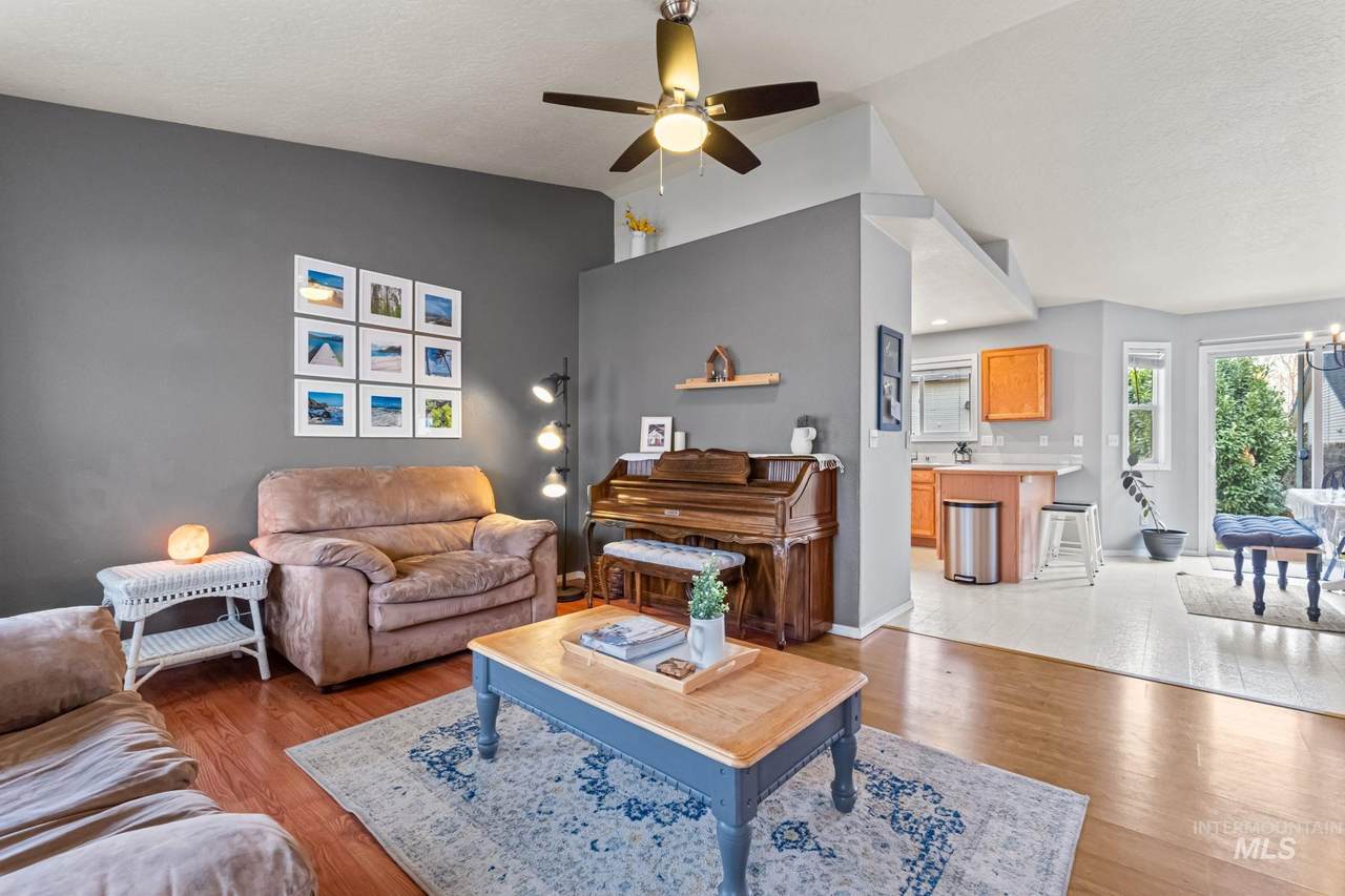 11757 Mount Hood Ave - Photo 1