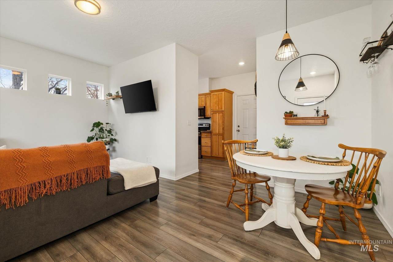124 Cherry Ave - Photo 1