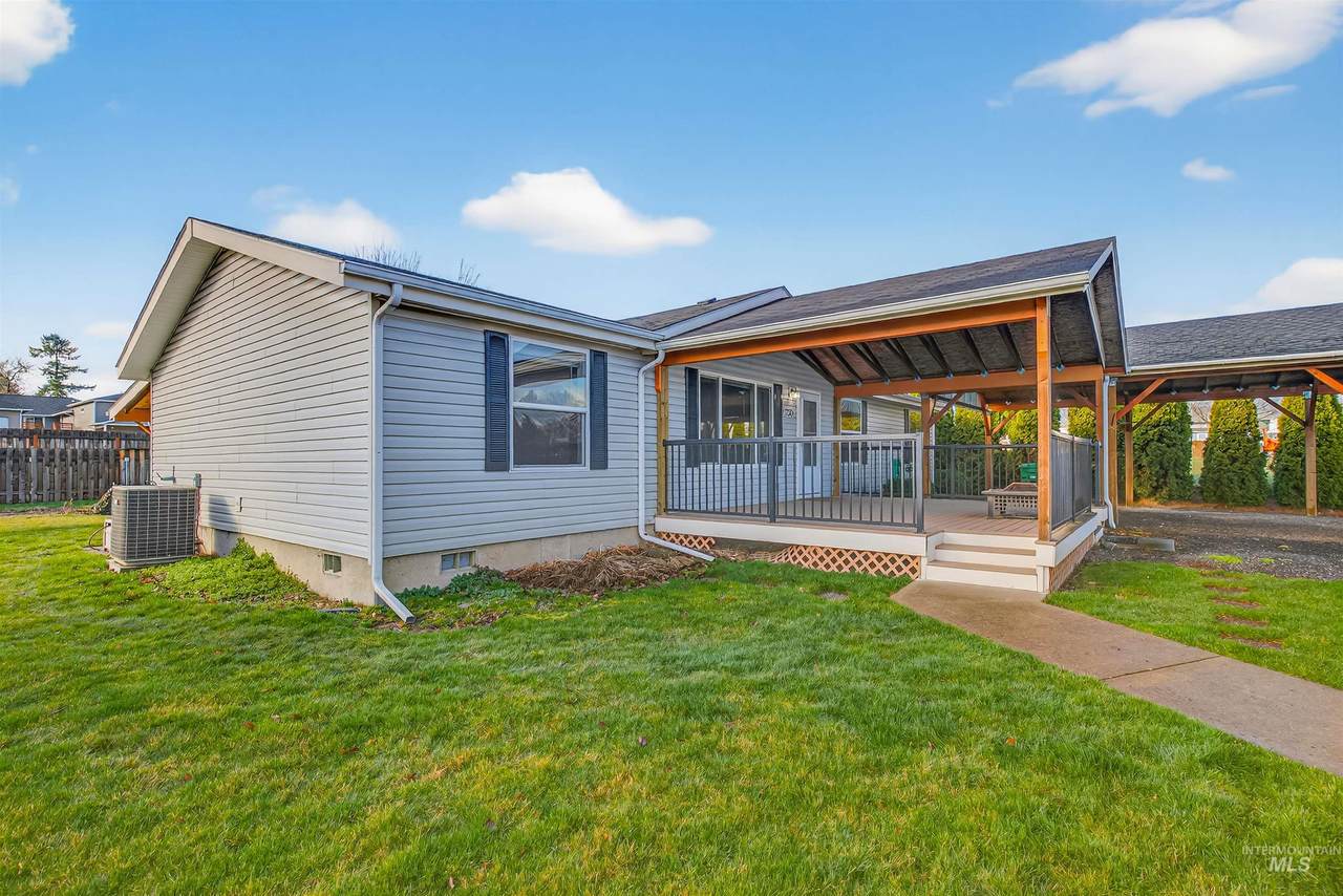 1730 1/2 Alder Ave - Photo 1