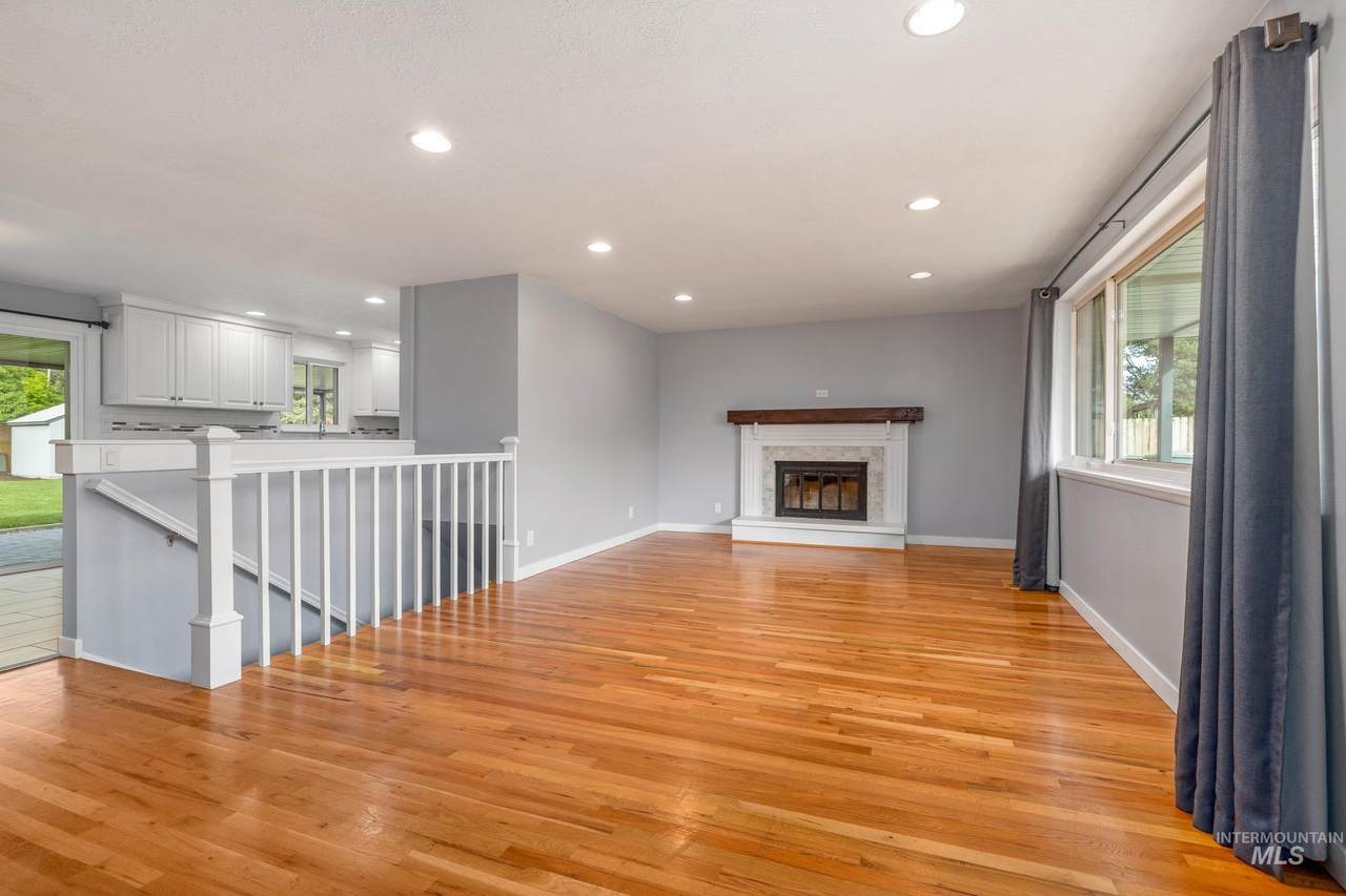 6809 Brentwood Dr - Photo 1