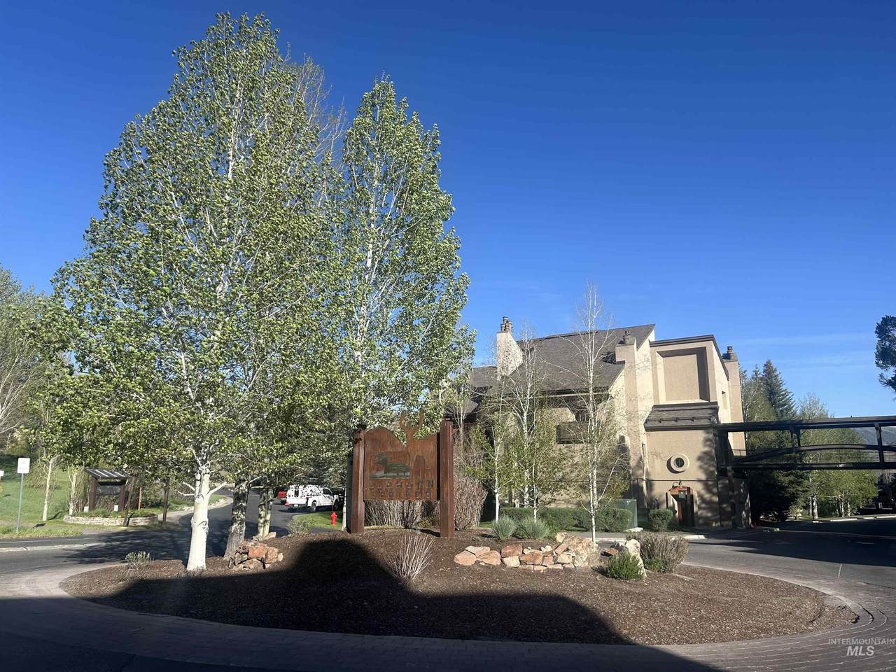 109 Village Way - Photo 1
