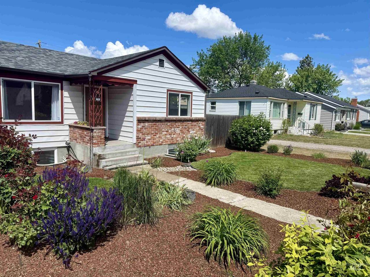 619 Stanley St. - Photo 1