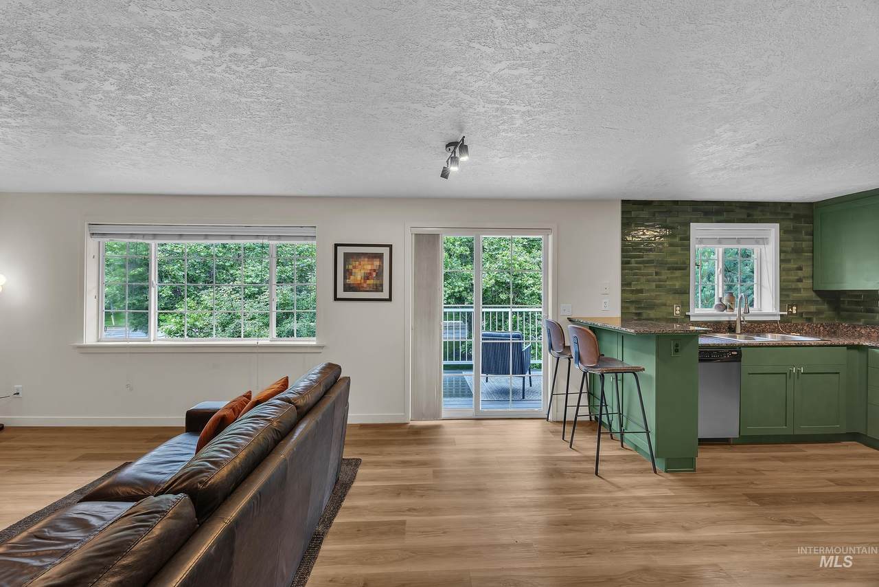 405 Village Ln - Photo 1
