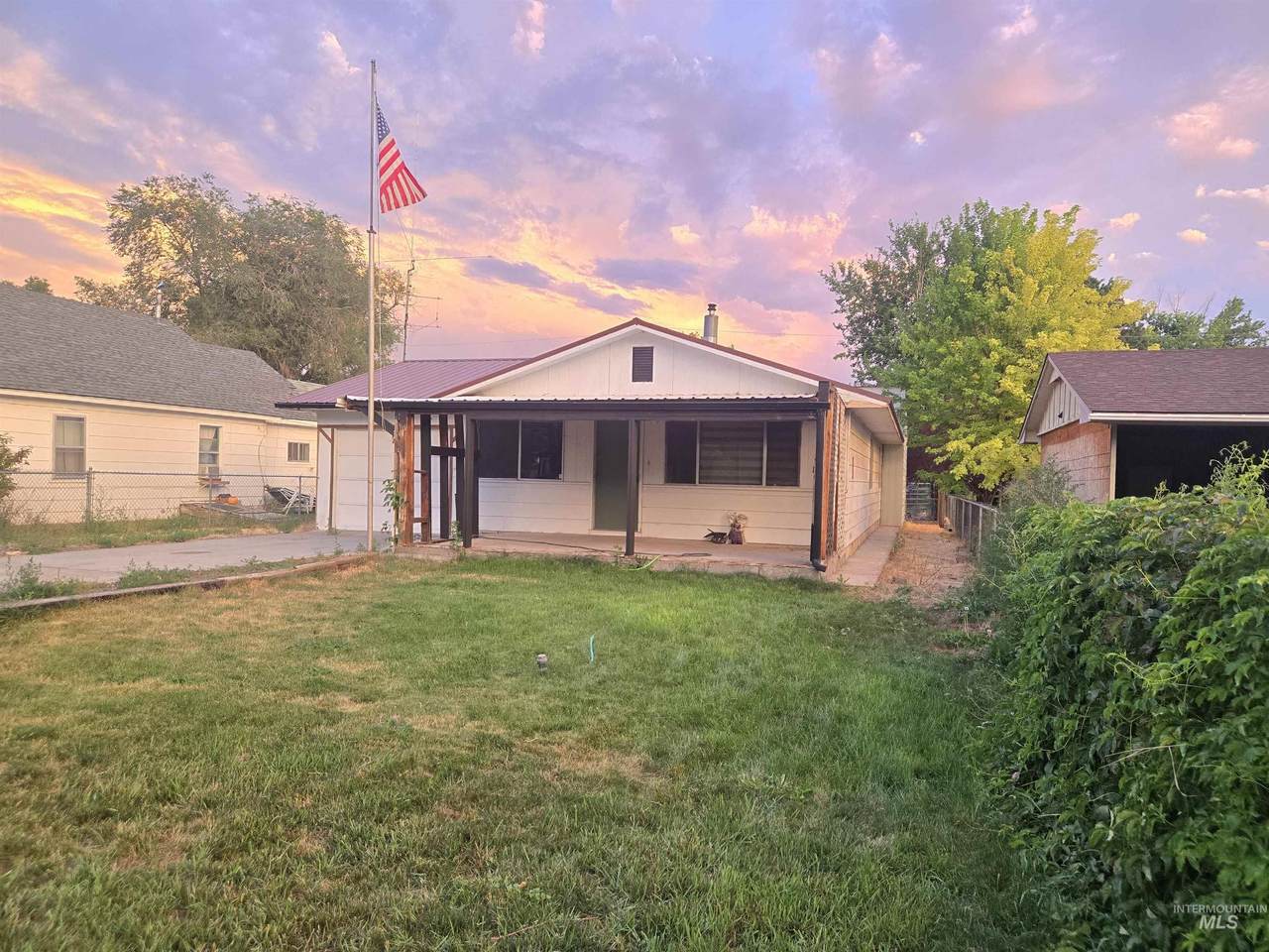 321 Avenue E - Photo 1