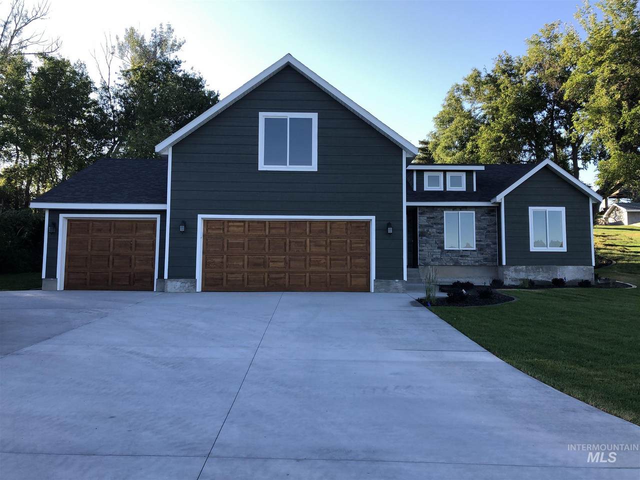 106 Riverside Dr. - Photo 1