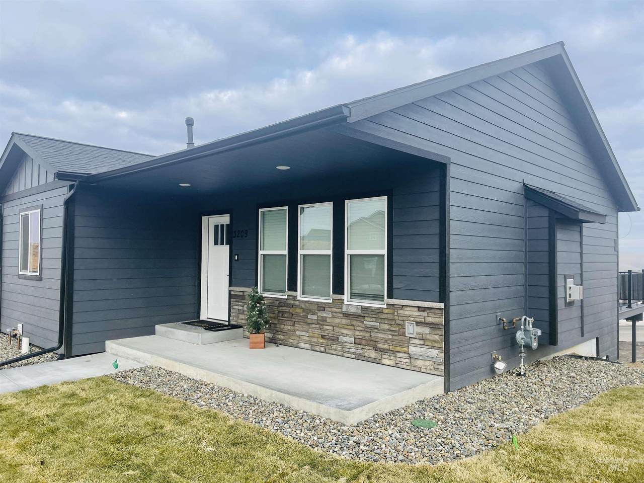 3209 18th St - Photo 1
