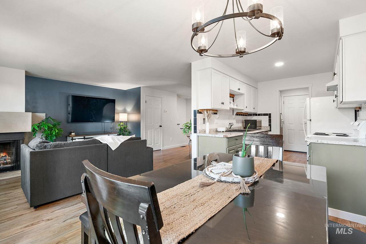 529 Beach St - Photo 1
