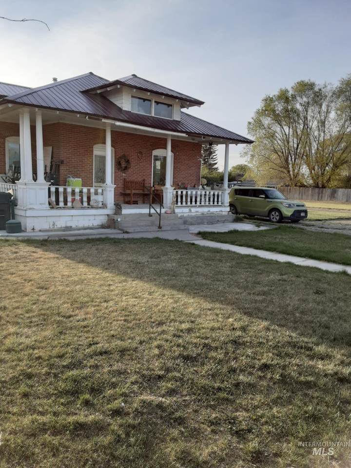 145 Lincoln - Photo 1