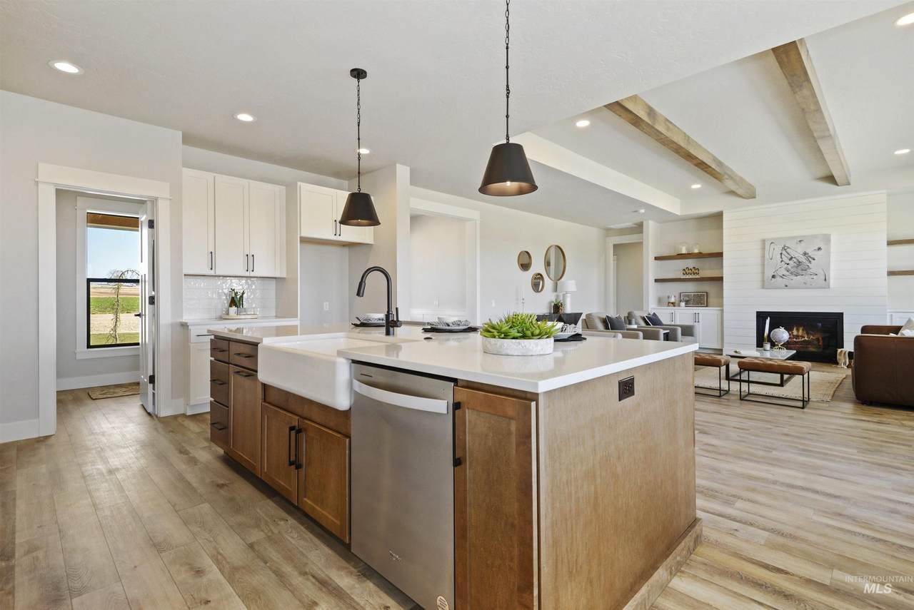 15775 Wagner - Photo 1