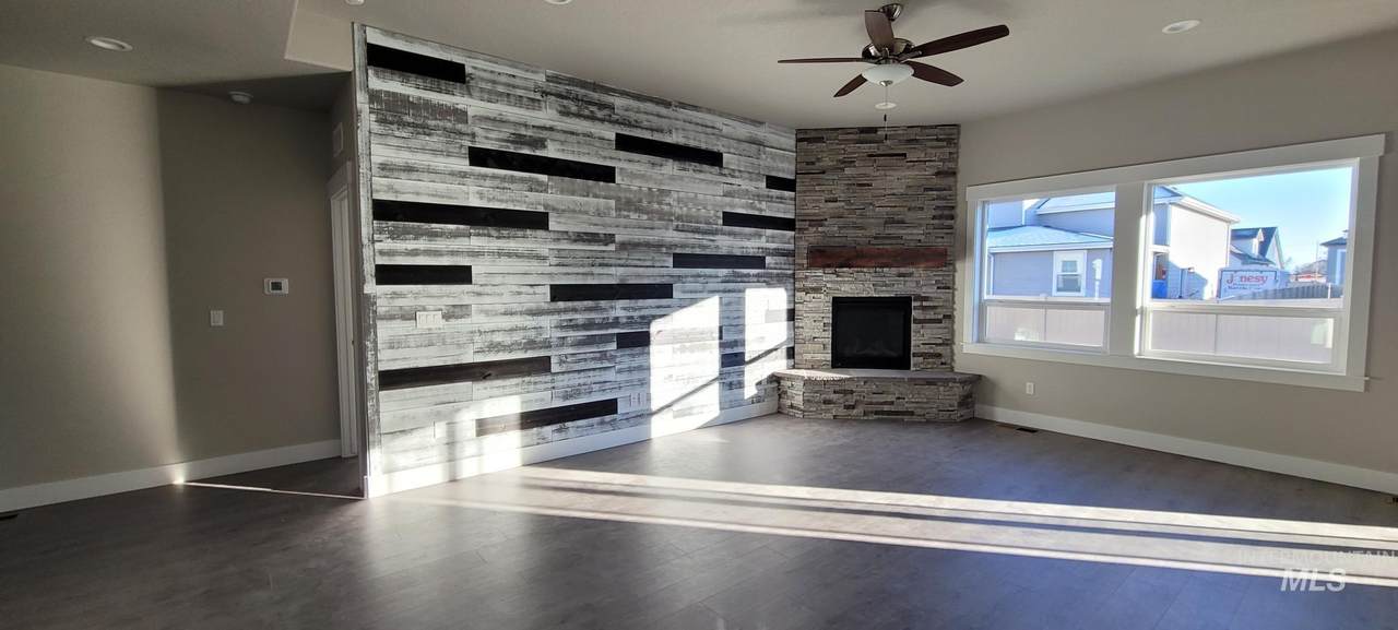 11089 White River Street - Photo 1