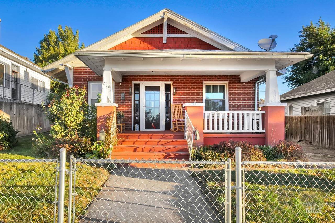 216 4th Ave - Photo 1