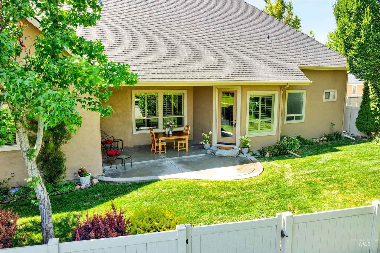 2788 Fairglen Ave - Photo 1