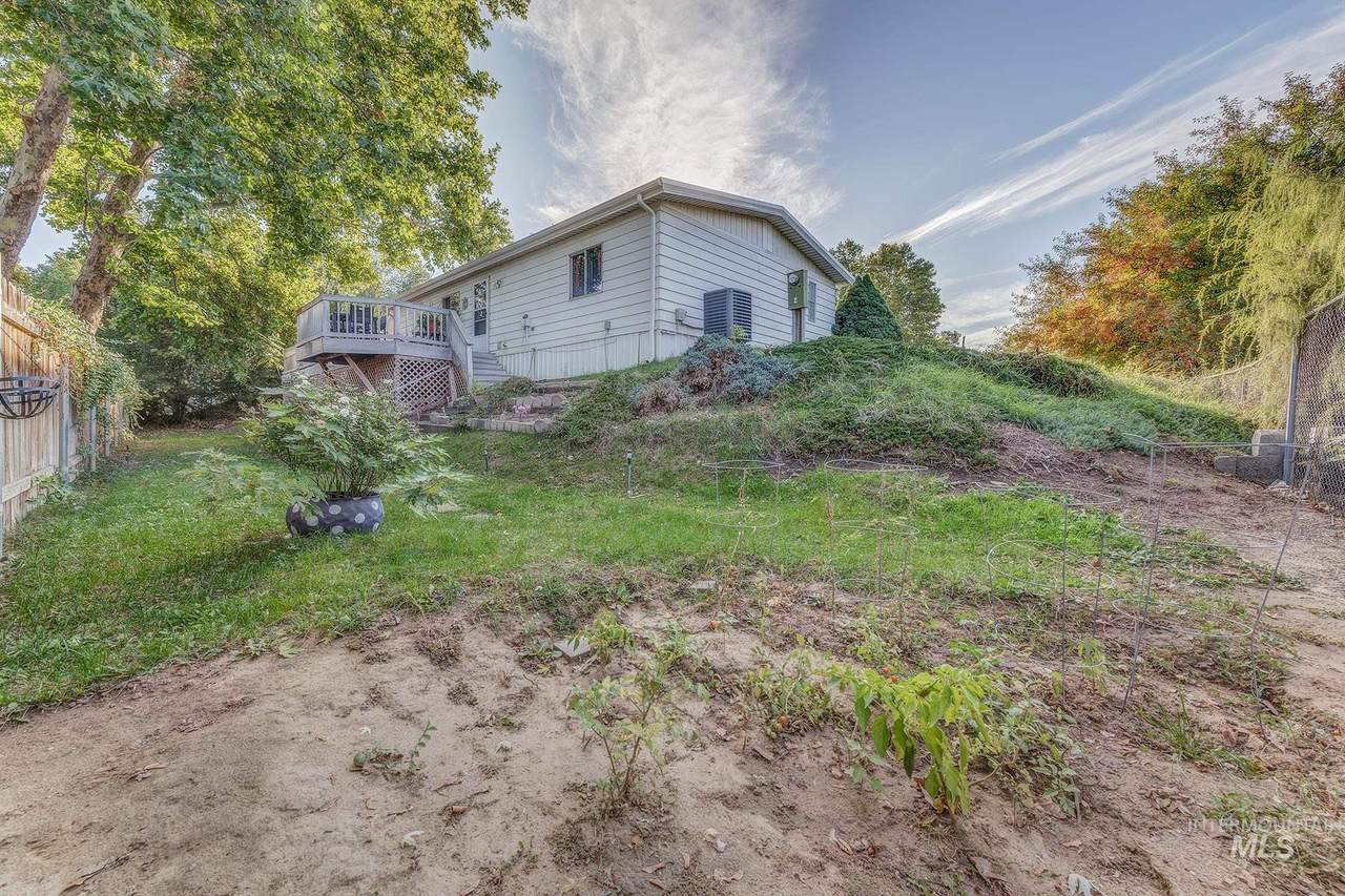 215 Farber Dr - Photo 1