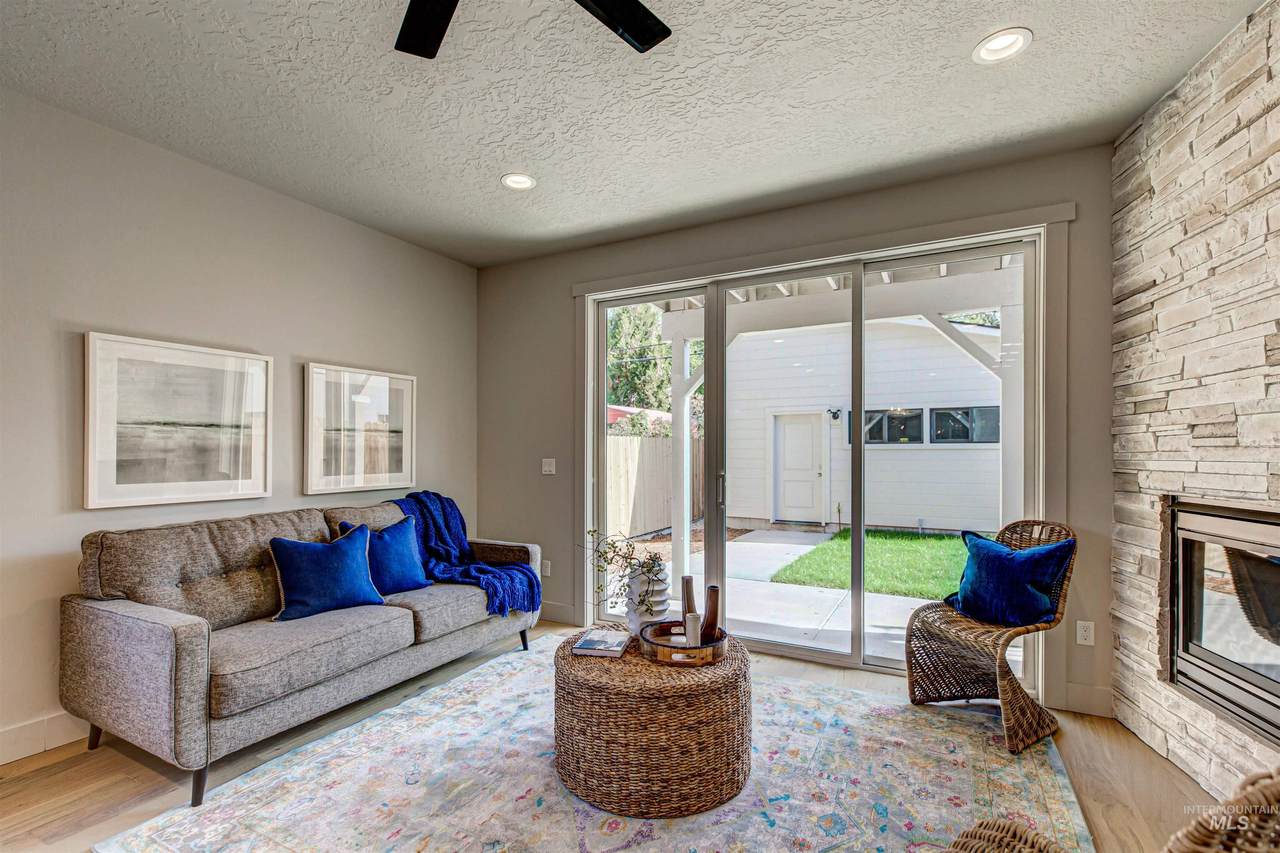 2106 35th Street - Photo 1
