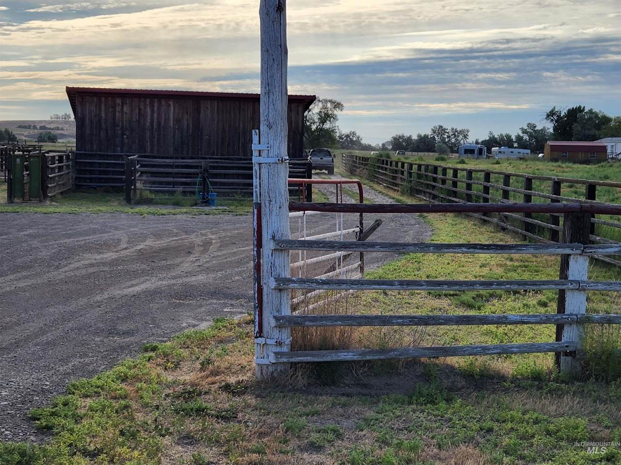 3924 John Day Hwy - Photo 1