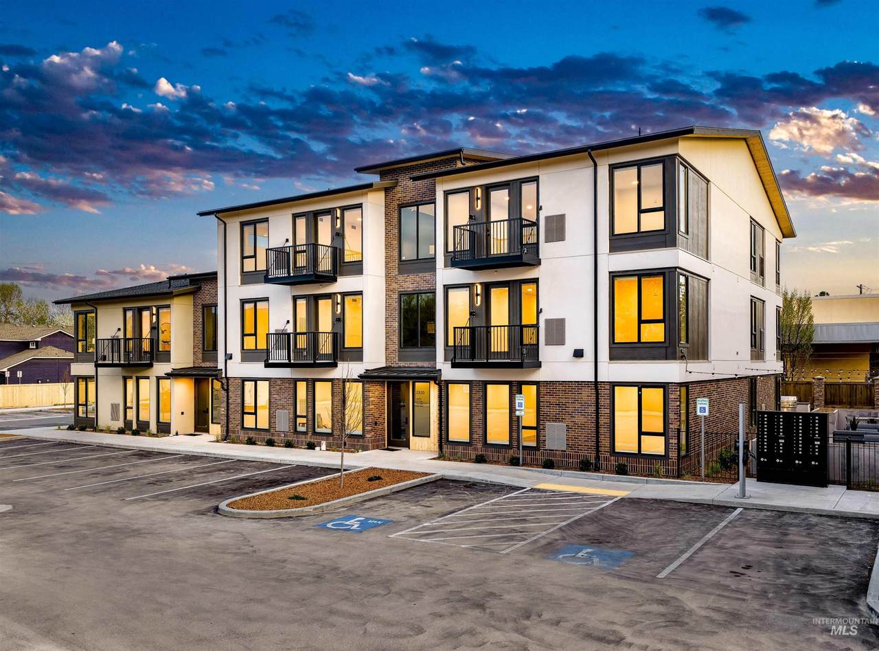 2312 Broadway Avenue - Photo 1