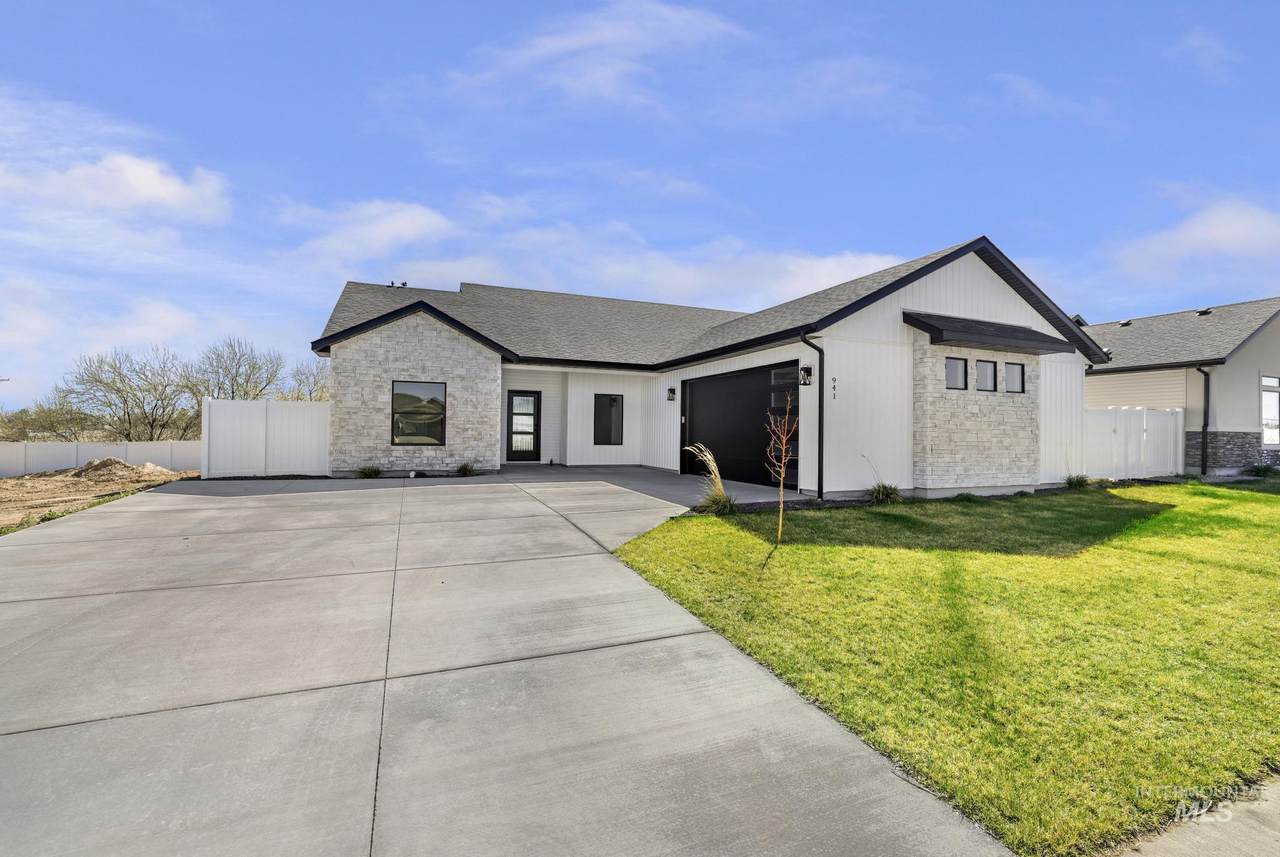 941 Gregory Way - Photo 1