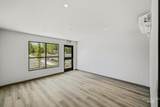 1065 Parkinsons St - Photo 3