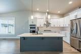 318 Red Rose St - Photo 4