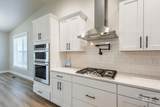 318 Red Rose St - Photo 7