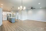 318 Red Rose St - Photo 9