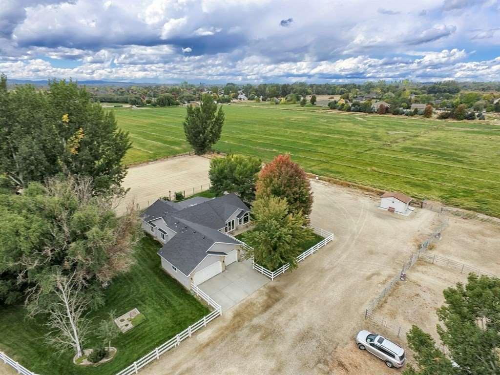 23687 Lansing Ln. - Photo 1