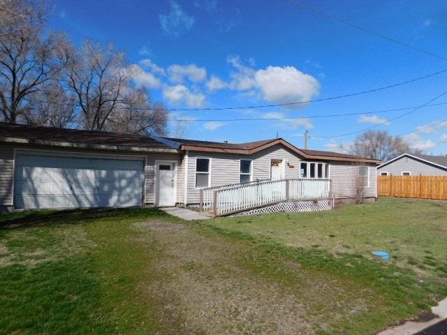 655 16th St E - Photo 1
