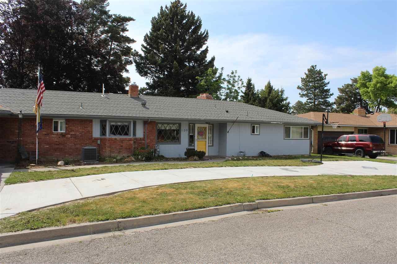 109 Larkspur - Photo 1