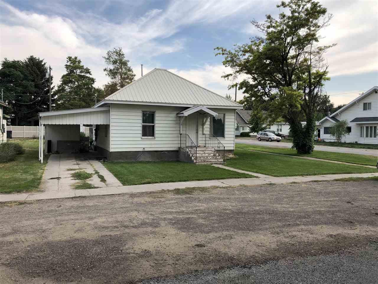 425 6th Street - Photo 1