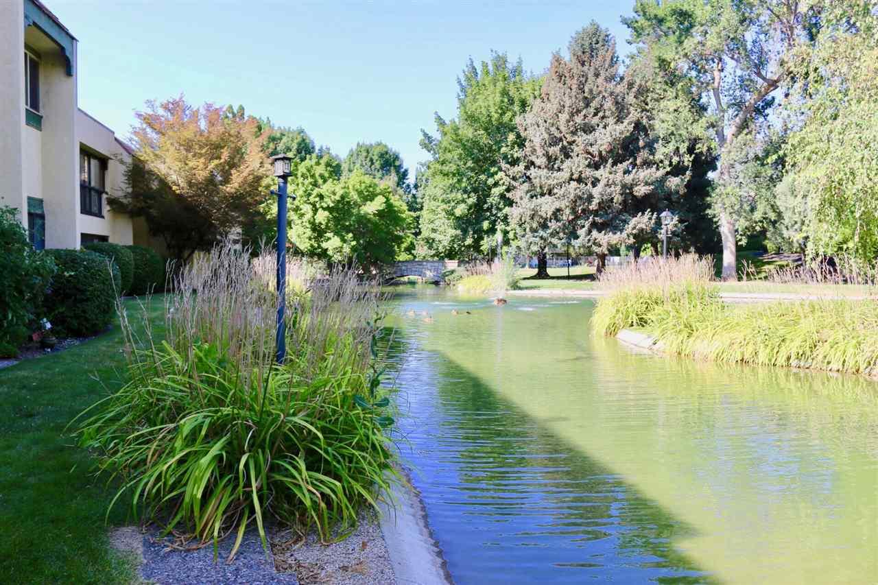 1071 Camelot - Photo 1