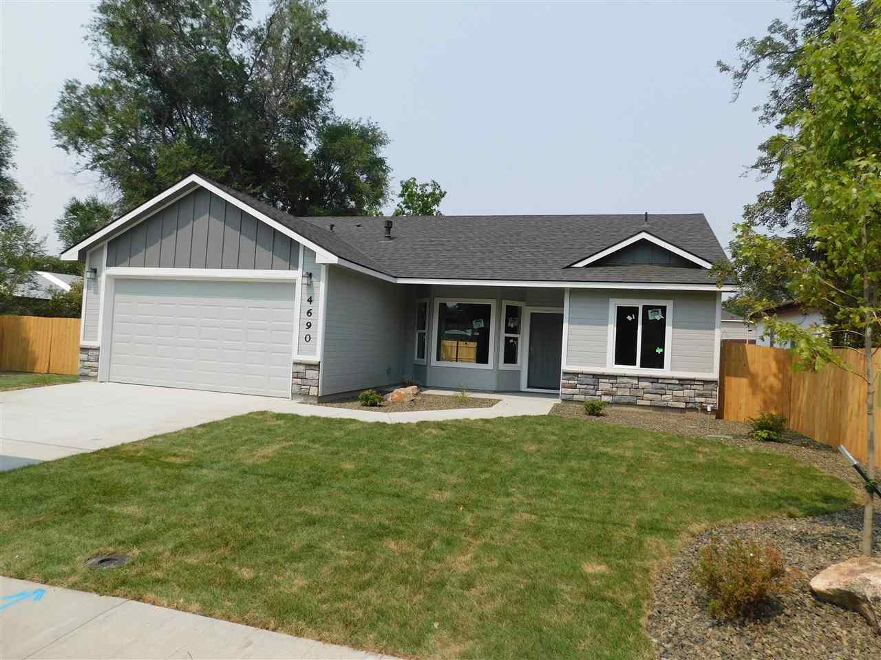 4690 Kootenai St - Photo 1