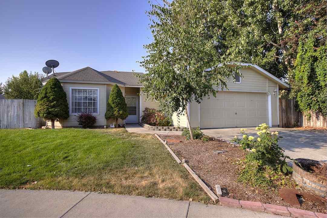 1055 Kingswood Ct. - Photo 1