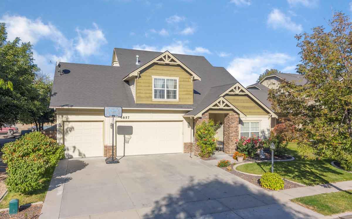 4857 Schubert - Photo 1