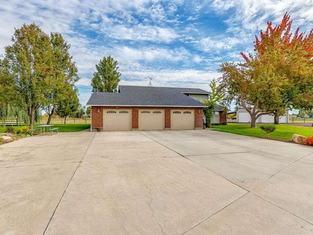 8090 Moon Valley Rd - Photo 1