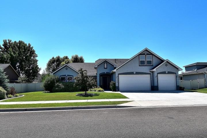 705 N Alog Ave. - Photo 1