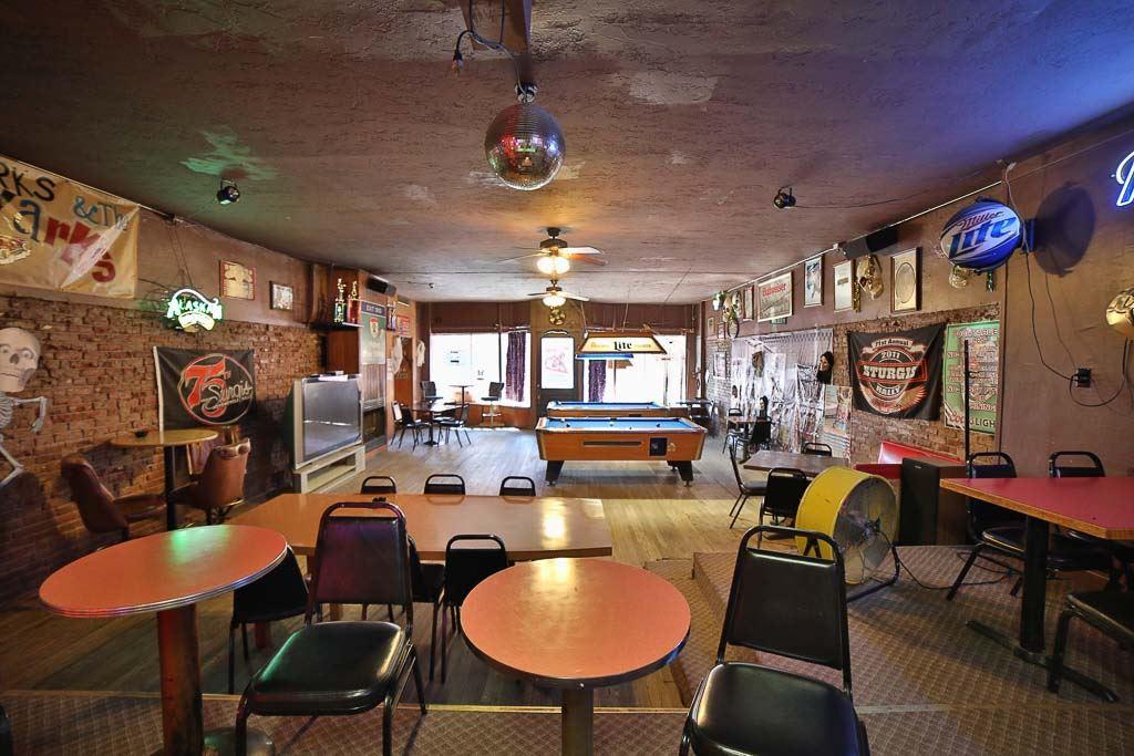 114 Illinois Ave - Photo 1