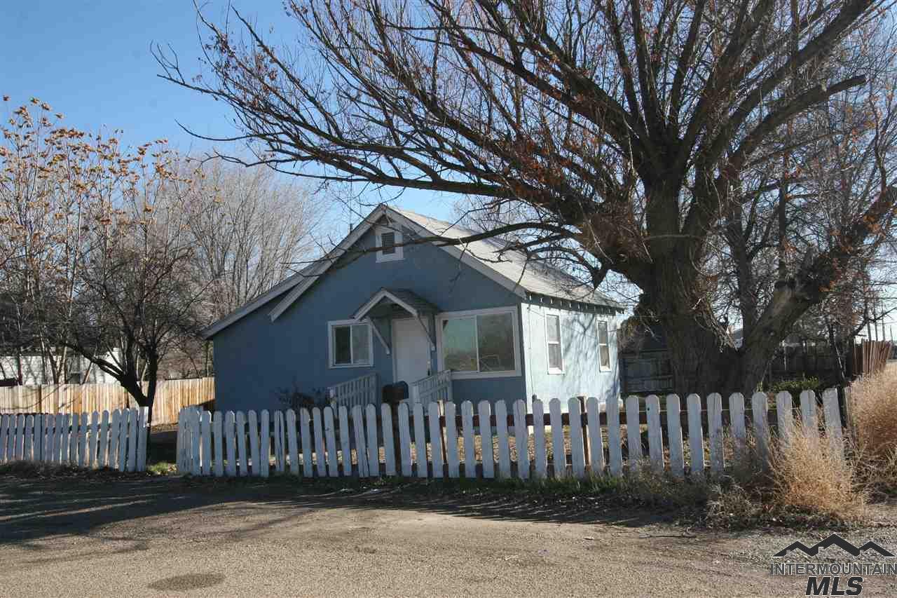 516 13th Ave - Photo 1