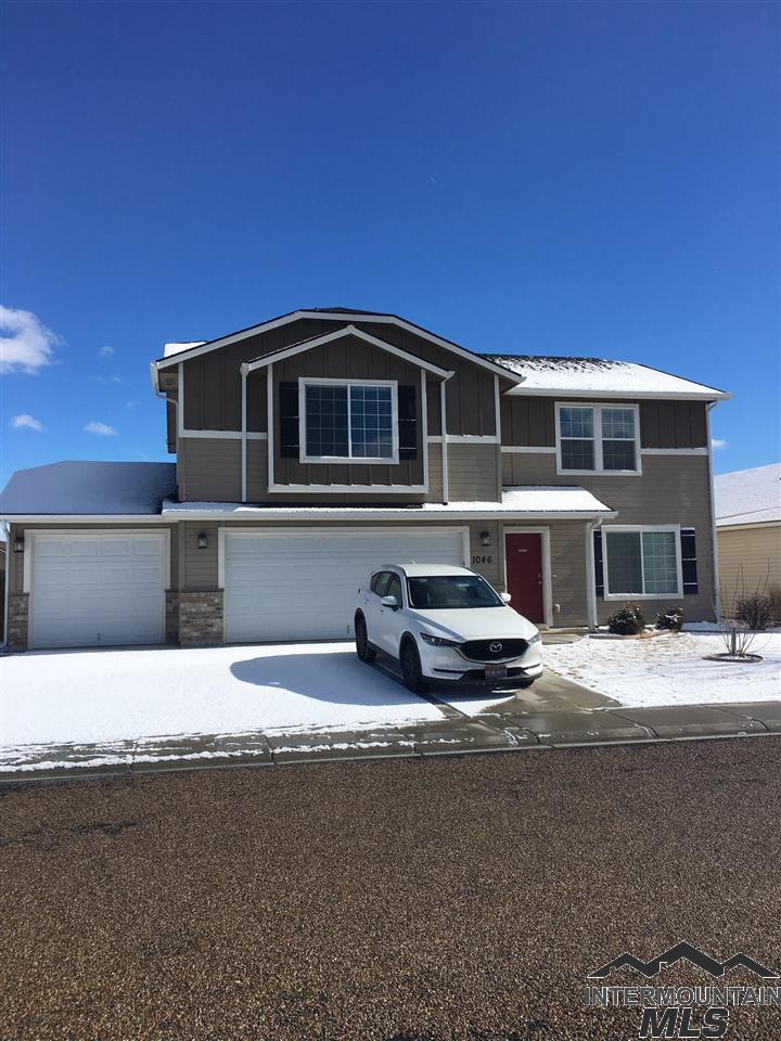 1046 Twin Lakes Ave - Photo 1