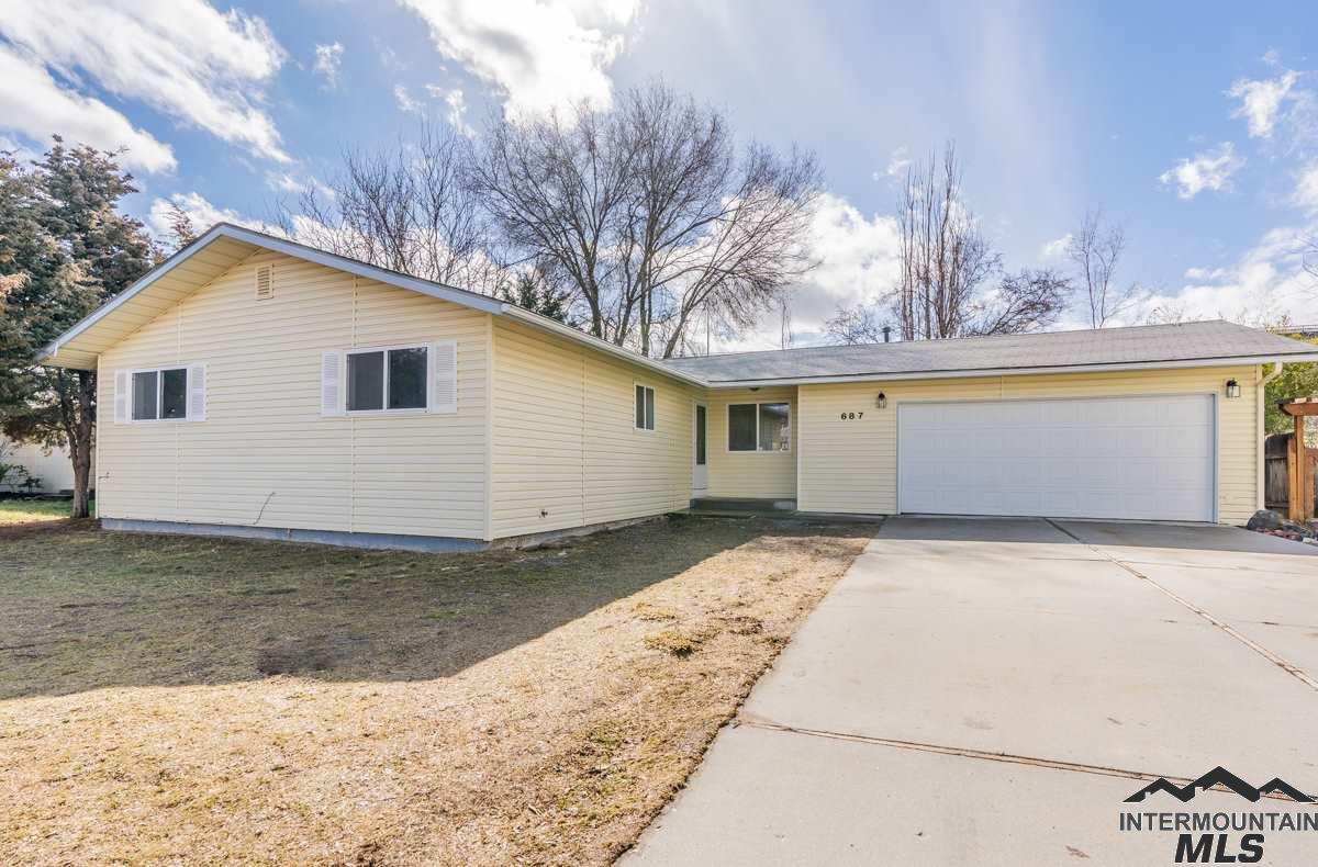 687 Berwick Dr - Photo 1
