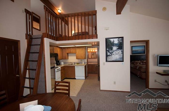 1607 C-4 Davis Av - Photo 1