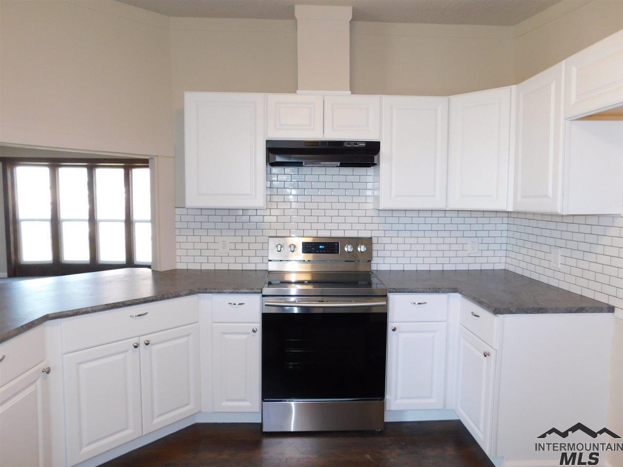 655 16th St - Photo 1