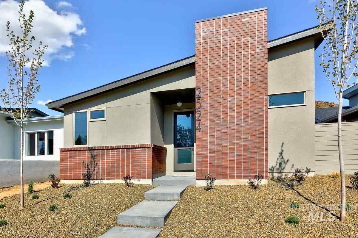 2516 Warm Springs Ave - Photo 1