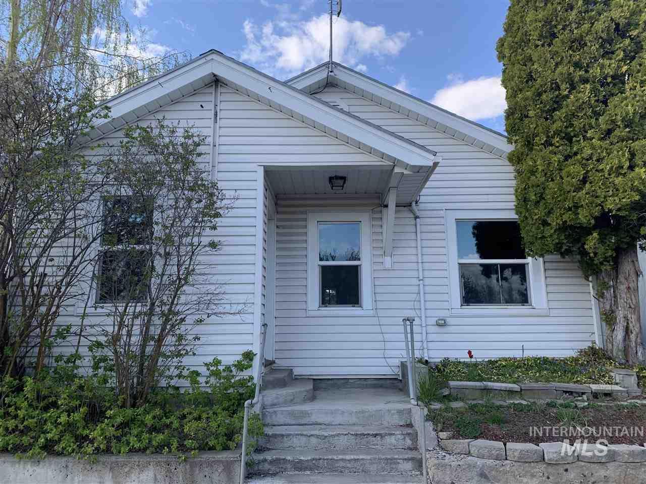 208 W Main Street - Photo 1