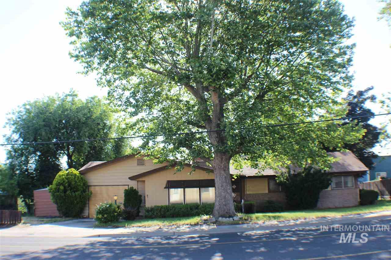 1139 15th Street - Photo 1