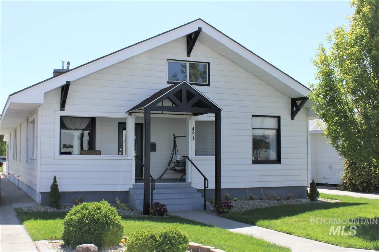 421 2nd Ave W - Photo 1