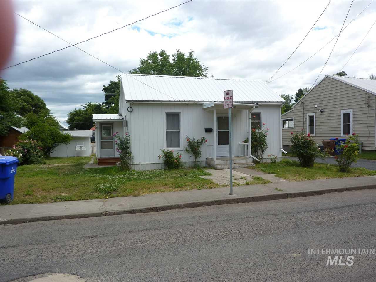 513 Delsol Lane - Photo 1
