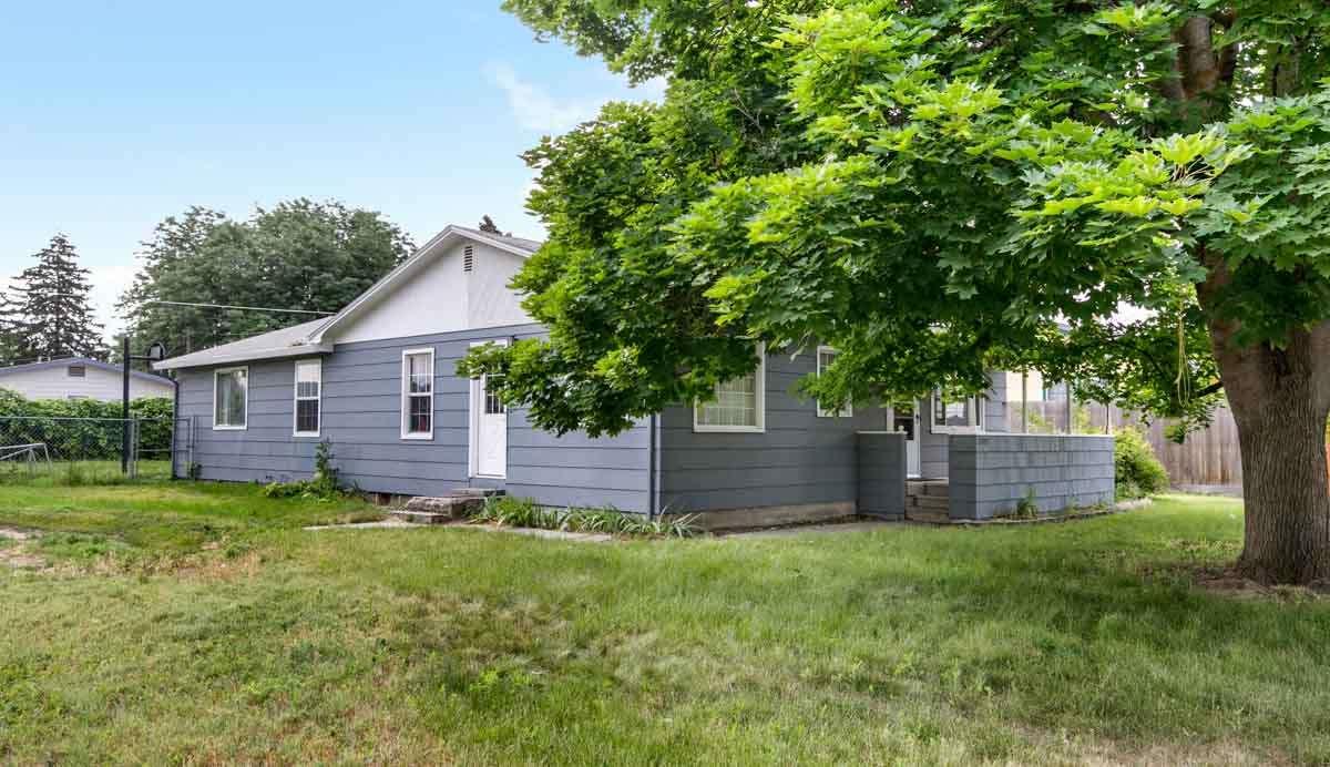 2703 Colorado Ave - Photo 1