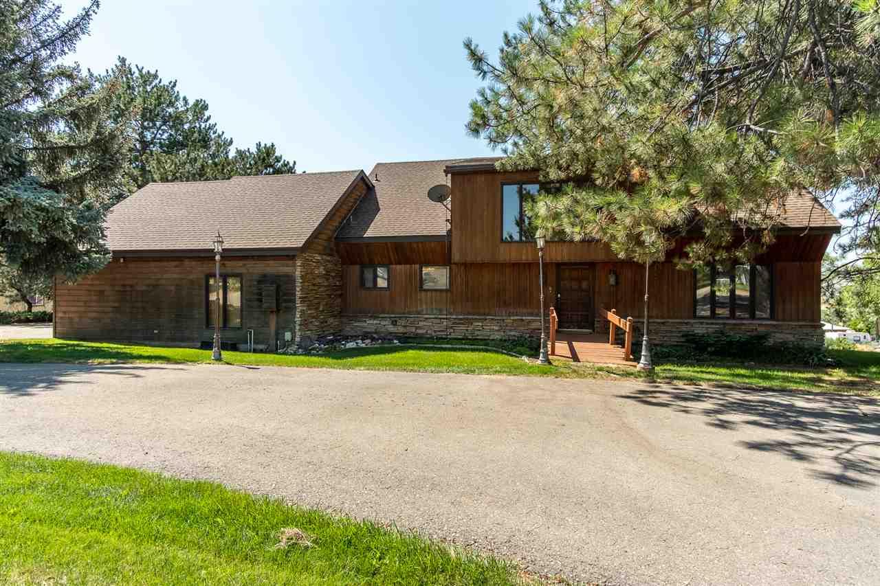 203 Crestview Drive - Photo 1